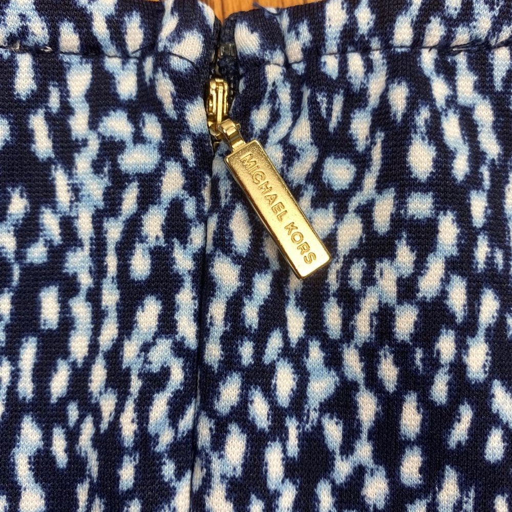 NWT Michael Kors Printed Zipper Back Top Blue - Picture 7 of 11